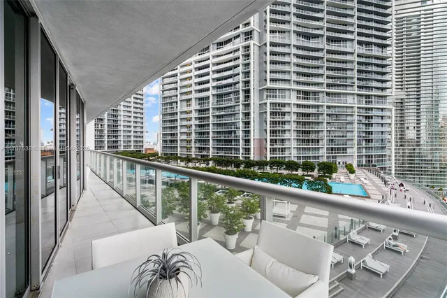 $1,450,000 | 495 Brickell Avenue, Unit 1702, Miami, FL 33131