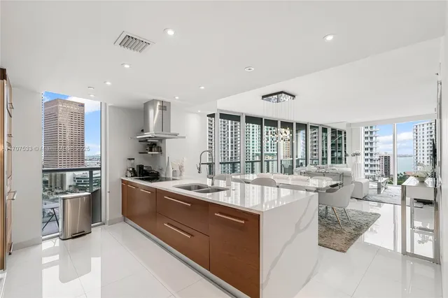 $1,450,000 | 495 Brickell Avenue, Unit 1702, Miami, FL 33131