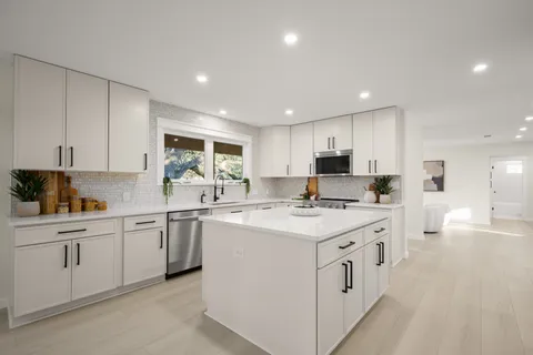 $689,999 | 404 Bittern Drive, Buda, TX 78610
