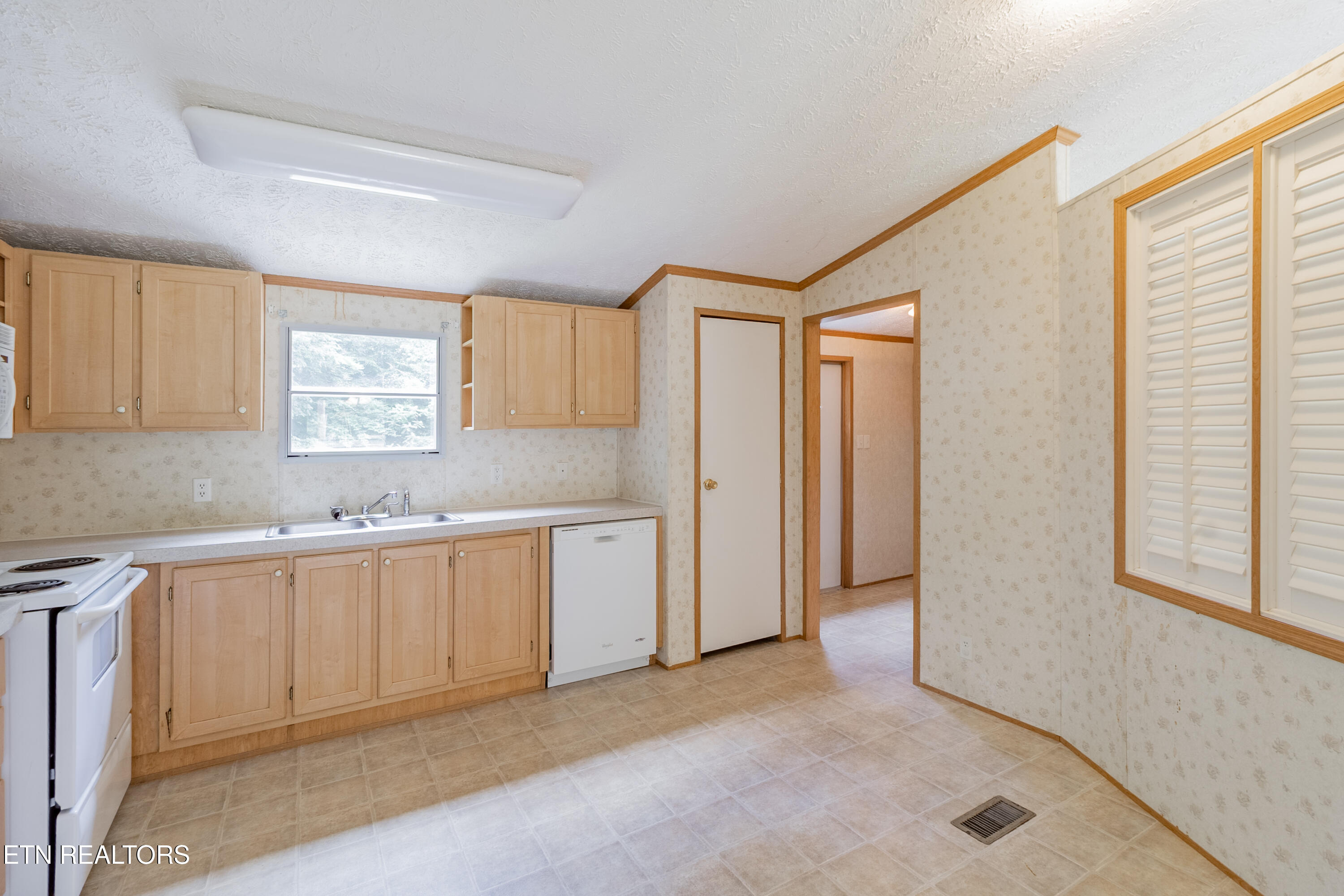 159 Cutters Lane Clinton, TN 37716 - Photo 14 of 34 _D5A8408-HDR