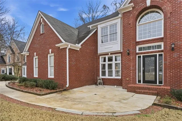 a black and white photo of a room
