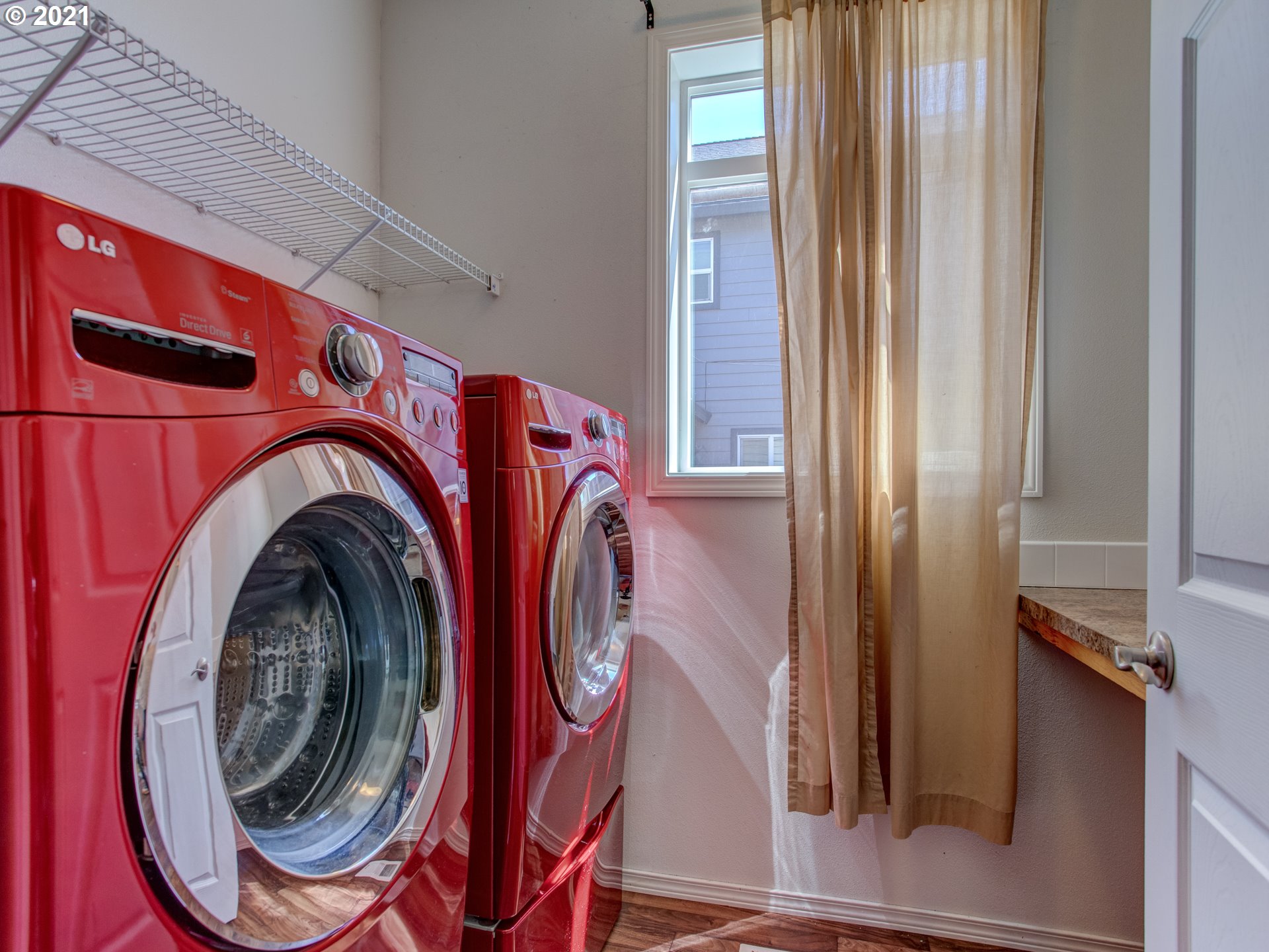 803 North 18th Place Ridgefield, WA 98642 - Photo 10 of 22 a utility room with dryer and washer
