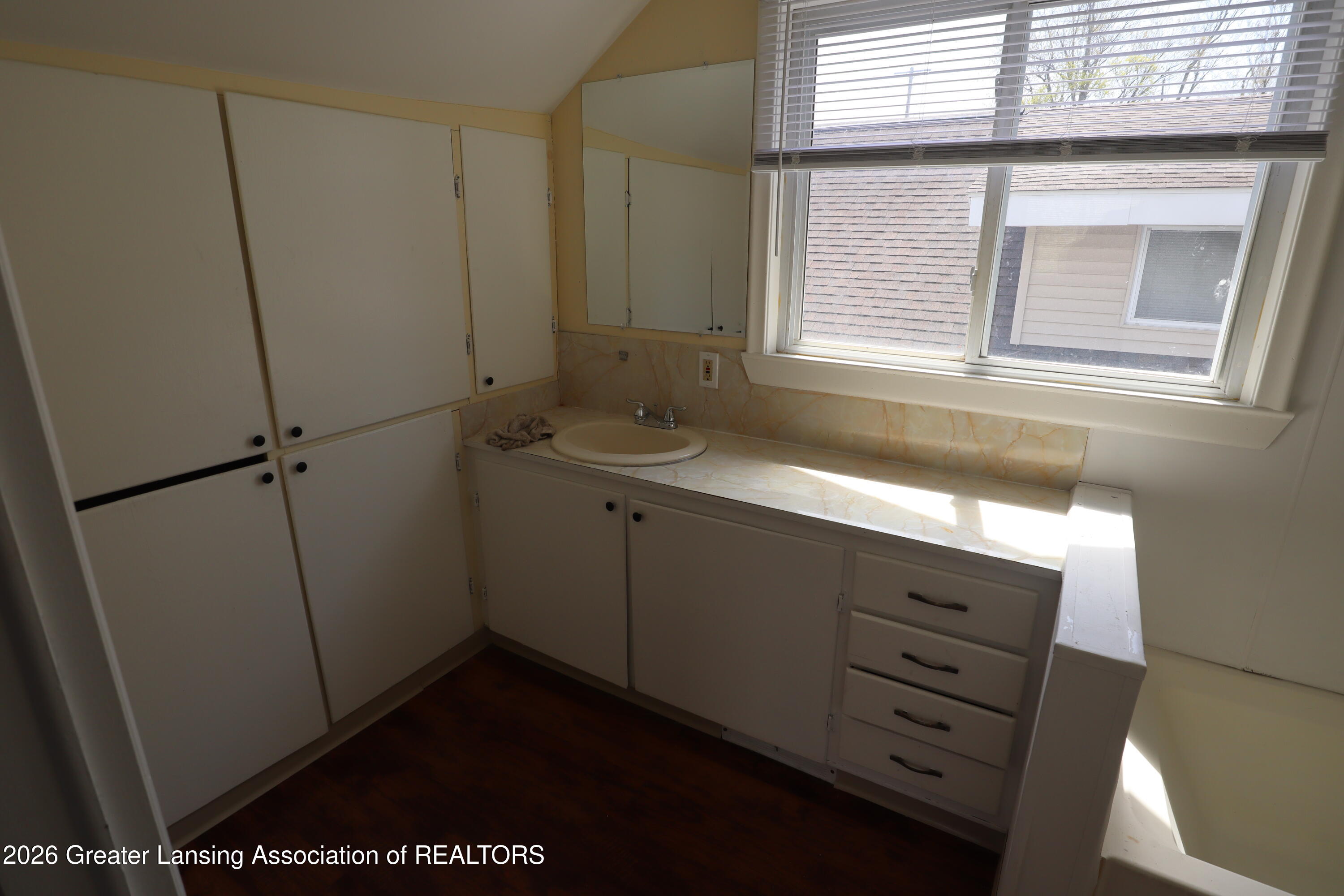 2104 South Rundle Avenue Lansing, MI 48910 - Photo 22 of 28 IMG_4023