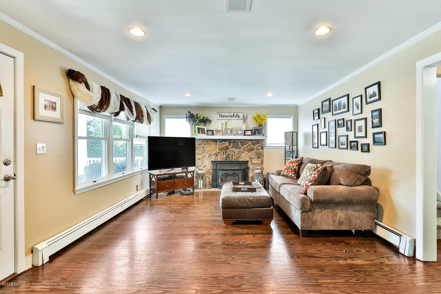 2575 Crestview Road Manasquan, NJ 08736 - Photo 7 of 38 Large livingroom