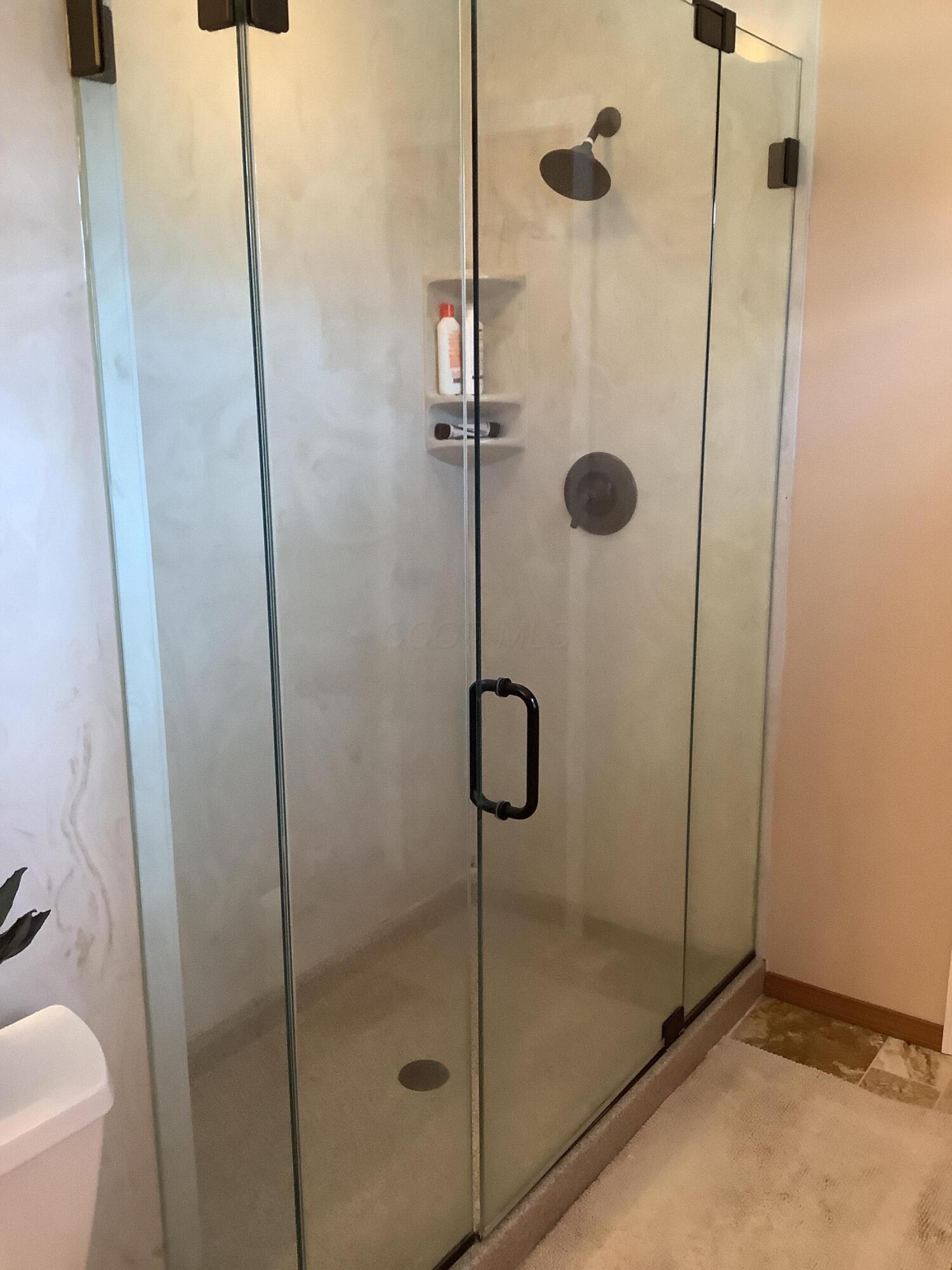 537 Rensselaer Street Springfield, OH 45503 - Photo 20 of 24 PRIMARY SHOWER