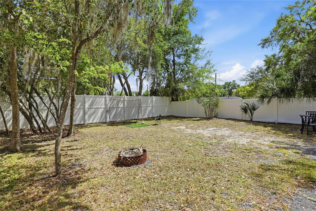 403 Northeast 9th Street Gainesville, FL 32601 - Photo 59 of 62 a backyard of a house