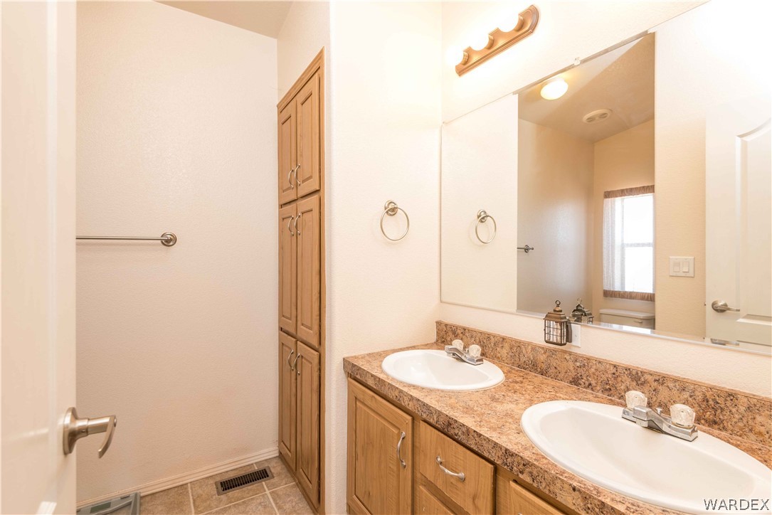 1981 Teddy Roosevelt Road Golden Valley, AZ 86413 - Photo 32 of 48 Master Bath