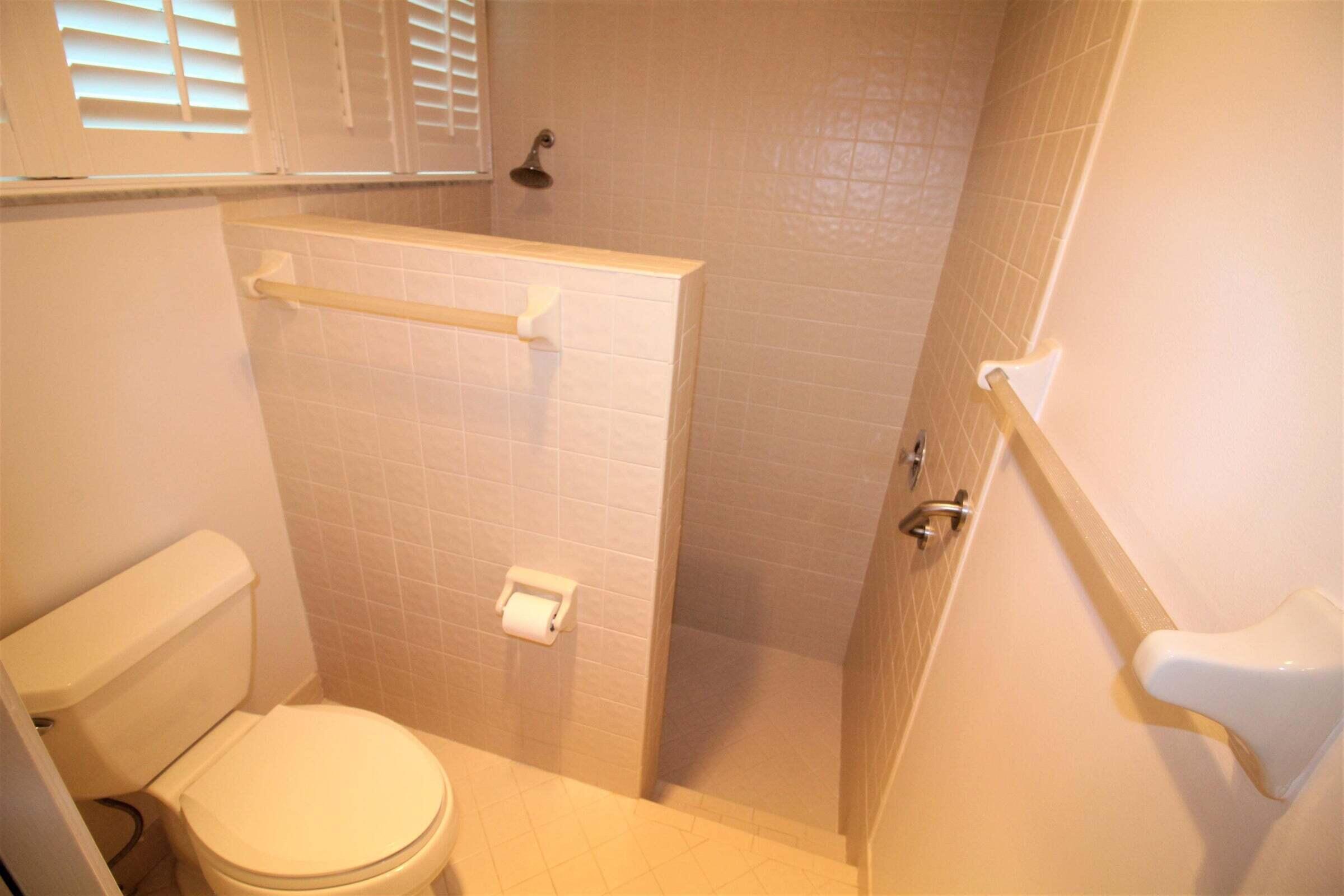 375 Sequoia Lane Boca Raton, FL 33487 - Photo 16 of 28 375 master bath 2