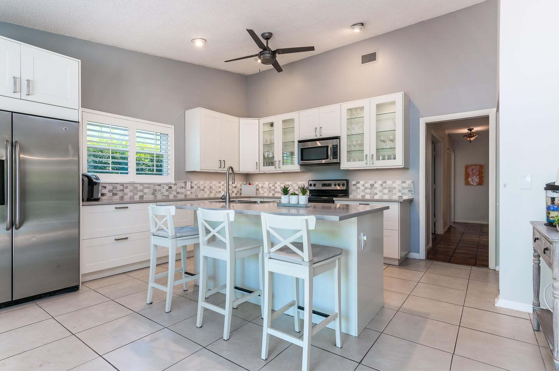 375 Sequoia Lane Boca Raton, FL 33487 - Photo 3 of 28 375 Sequoia kitchen