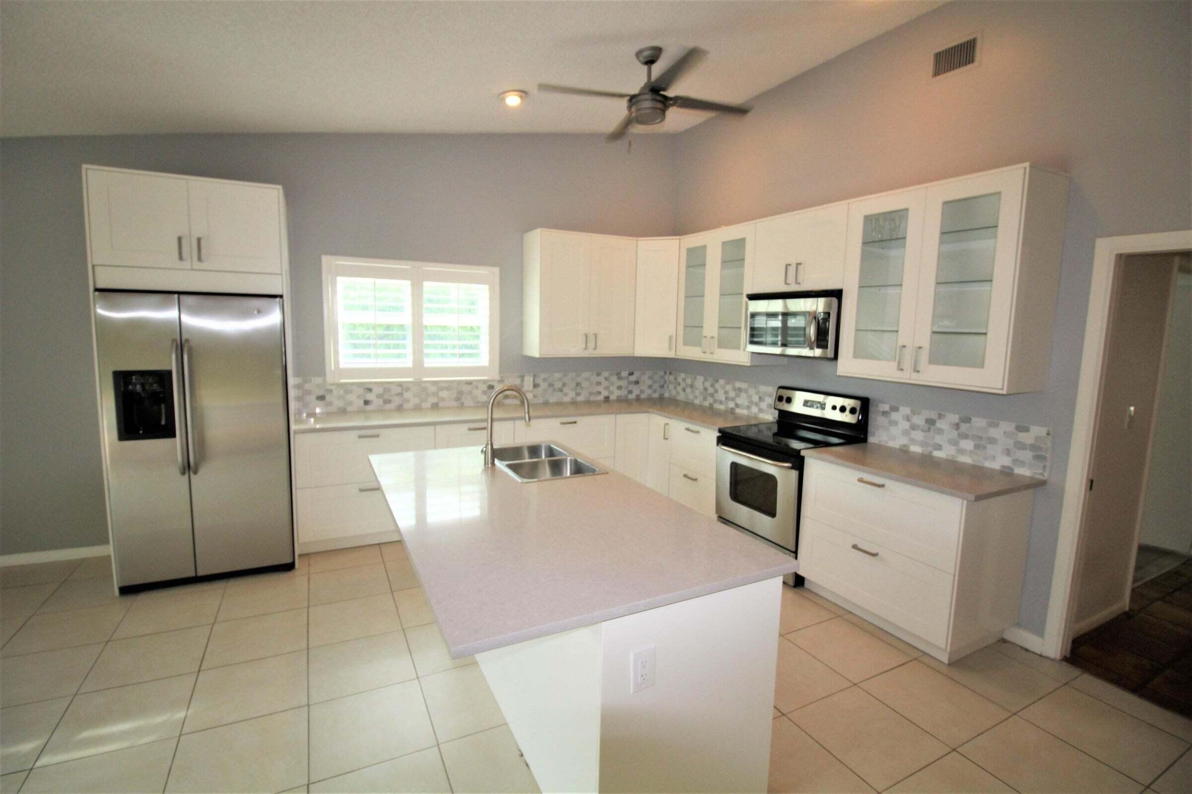 375 Sequoia Lane Boca Raton, FL 33487 - Photo 6 of 28 375 kitchen 3
