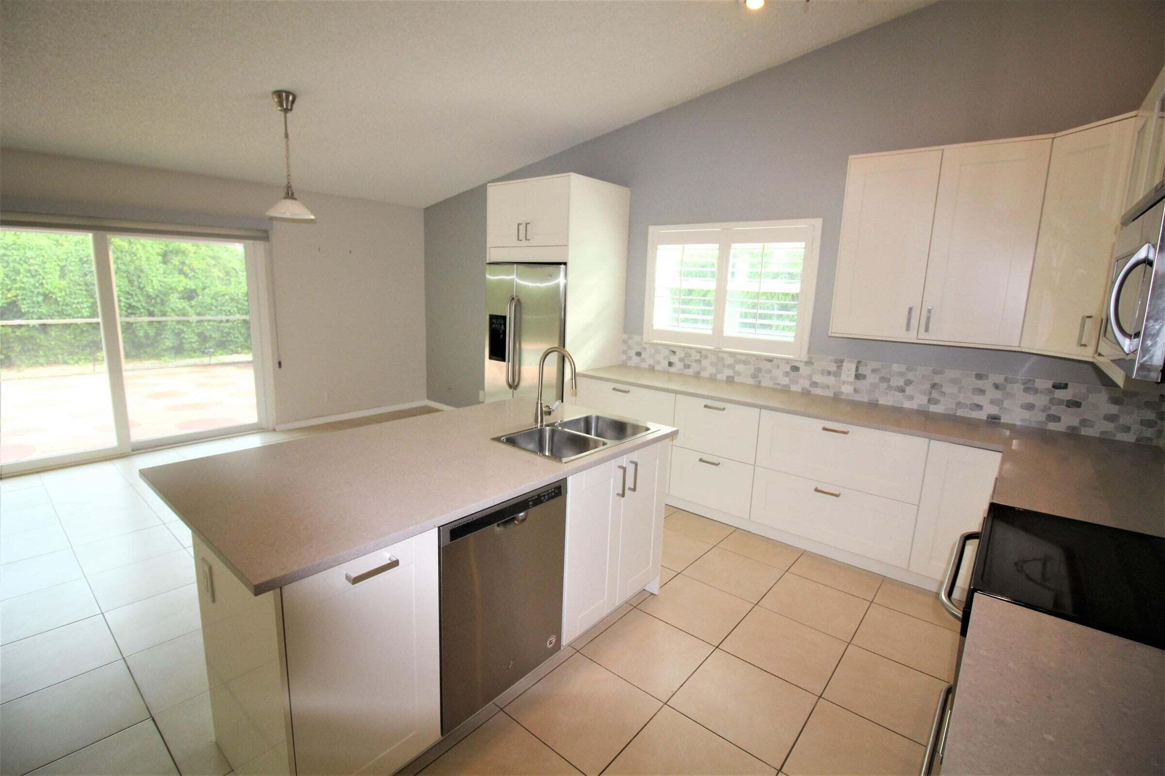 375 Sequoia Lane Boca Raton, FL 33487 - Photo 9 of 28 375 kitchen 6