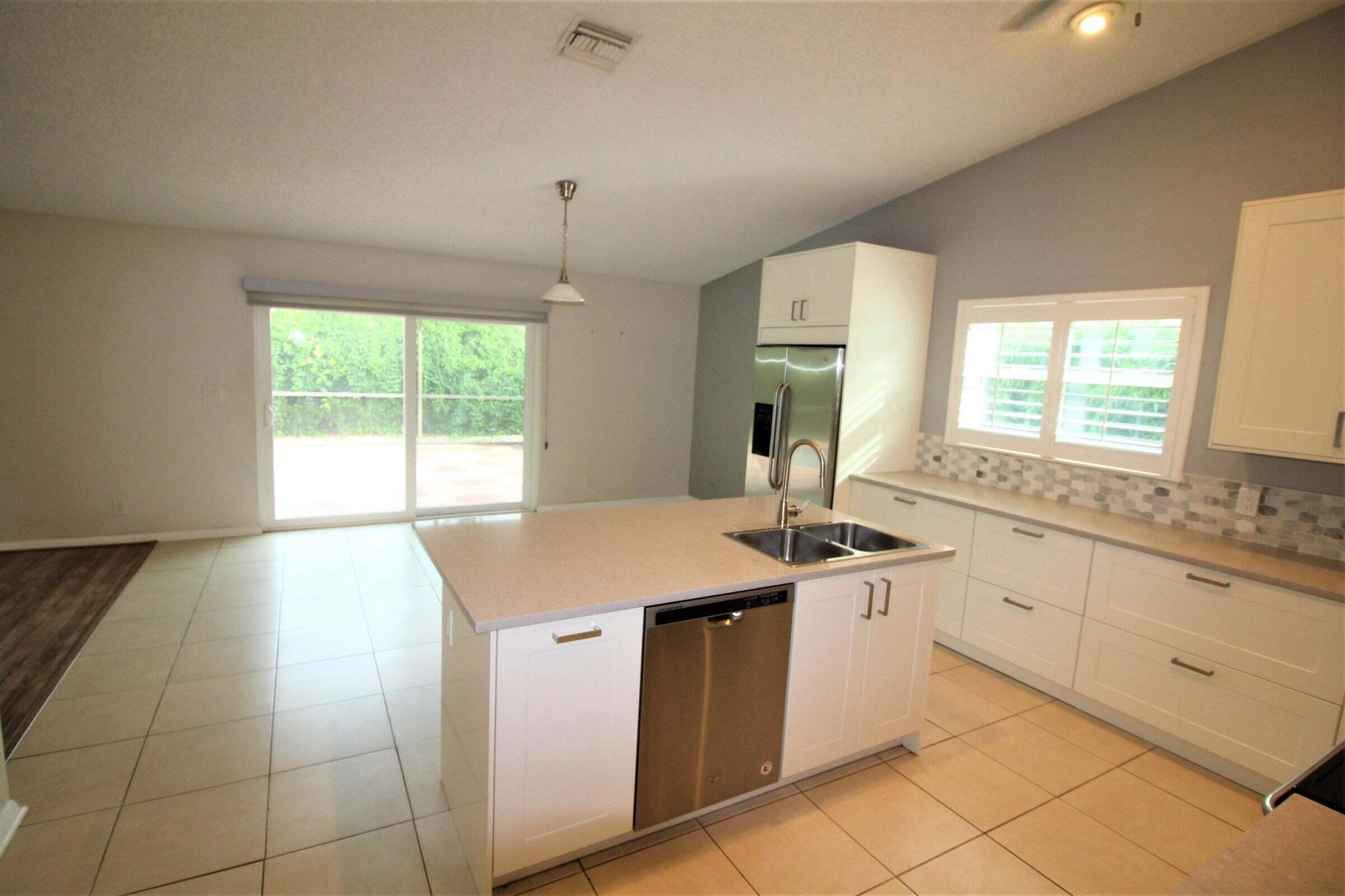 375 Sequoia Lane Boca Raton, FL 33487 - Photo 10 of 28 375 kitchen 7