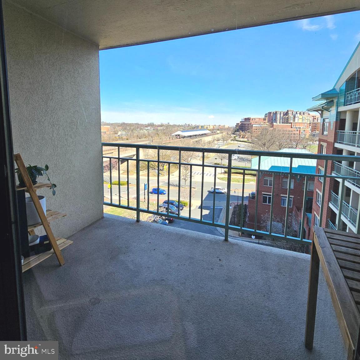 505 East Braddock Road, Unit 608 Alexandria, VA 22314 - Photo 11 of 15 a view of an empty room with a window
