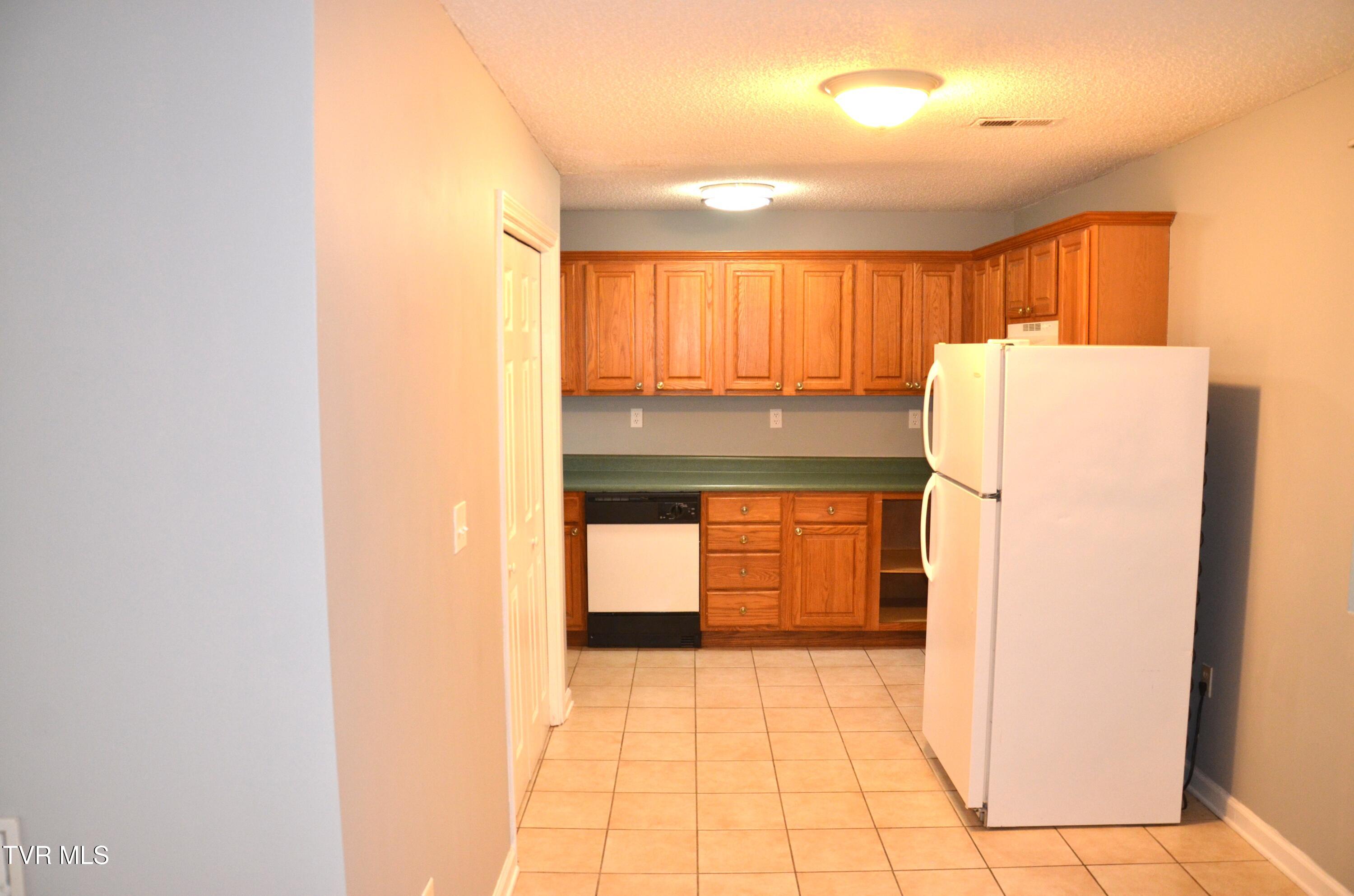 214 East Ravine Road, Unit 11 Kingsport, TN 37660 - Photo 14 of 18 DSC_0655