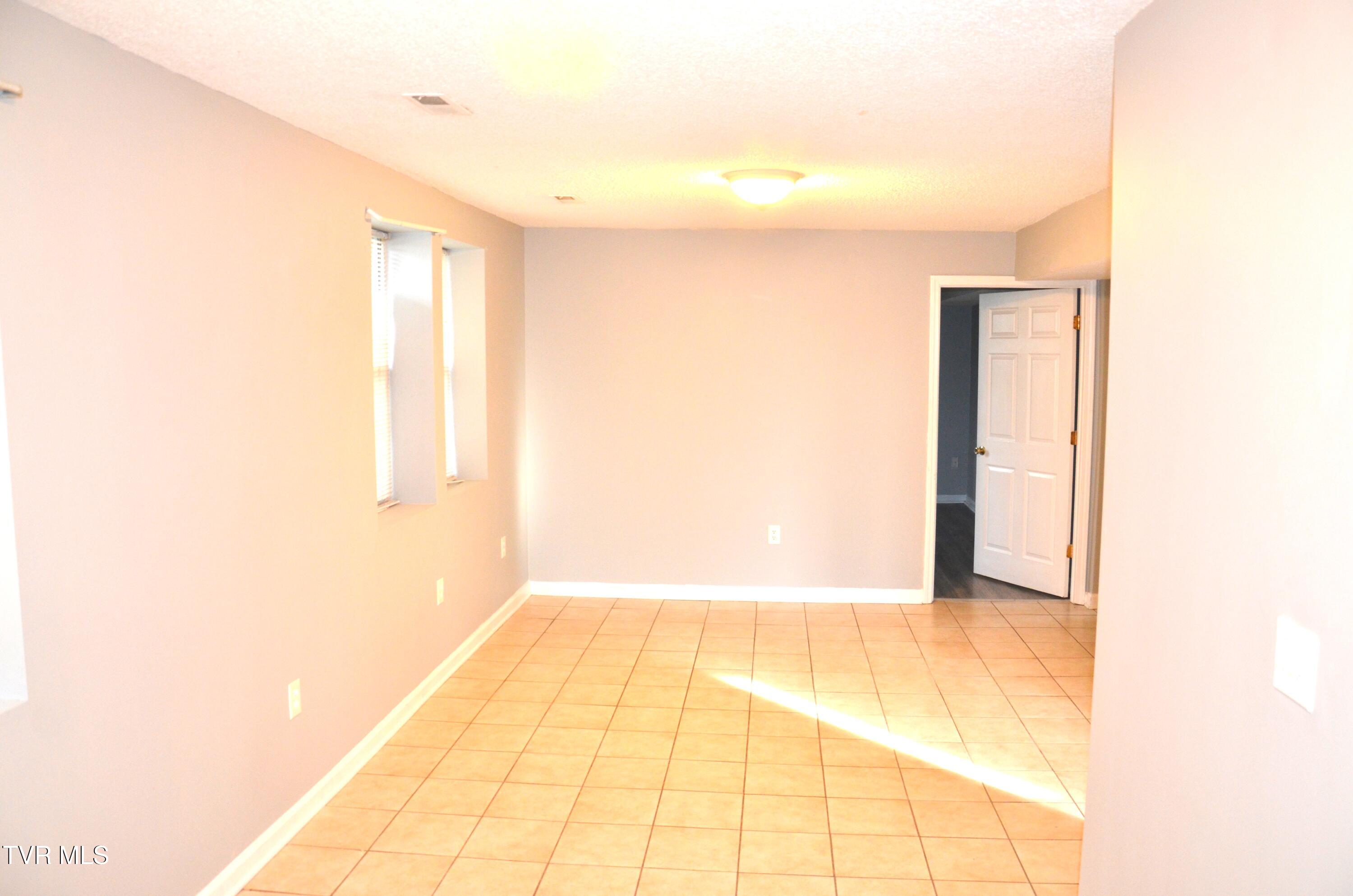 214 East Ravine Road, Unit 11 Kingsport, TN 37660 - Photo 15 of 18 DSC_0656