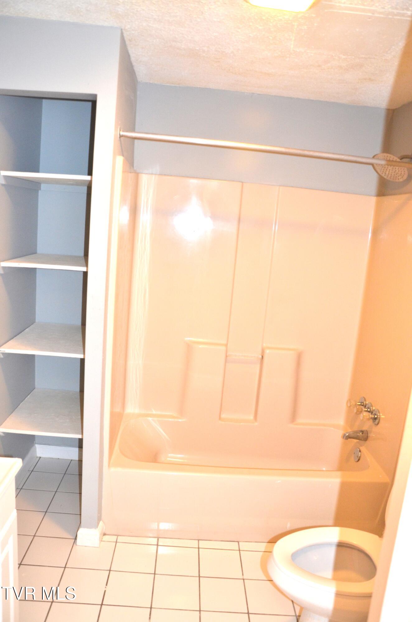 214 East Ravine Road, Unit 11 Kingsport, TN 37660 - Photo 18 of 18 DSC_0659