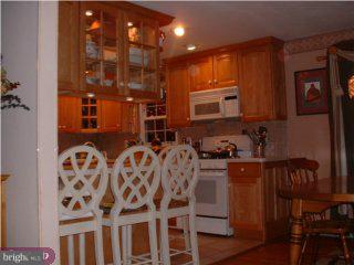 11 Roslyn Road Hamilton, NJ 08610 - Photo 3 of 6 Gallery Image 3