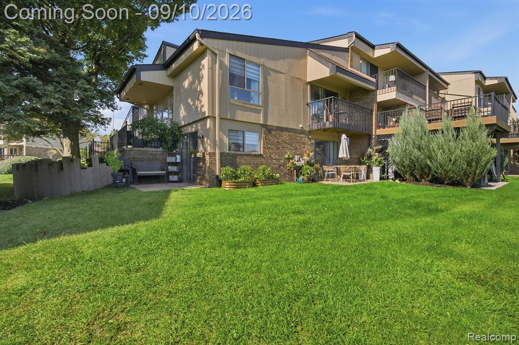 988 Golfview Court Rochester Hills, MI 48307 - Photo 32 of 40 Gallery Image 32