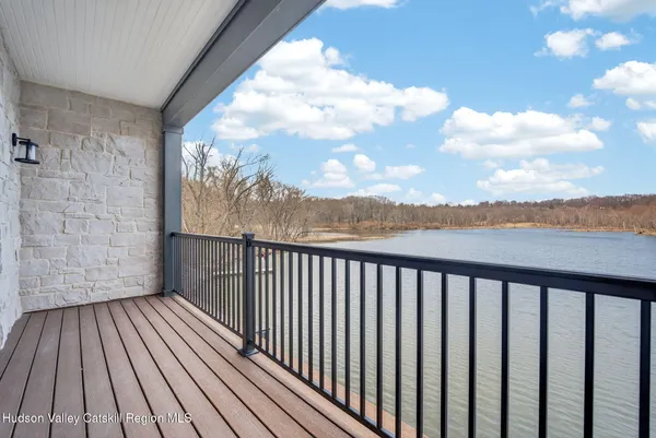 $925,000 | 16 Icehouse Drive, Saugerties, NY 12477