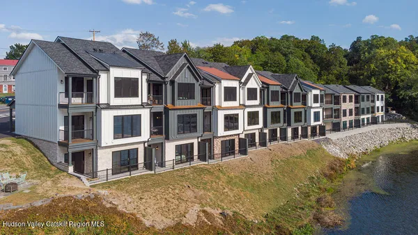 $925,000 | 16 Icehouse Drive, Saugerties, NY 12477