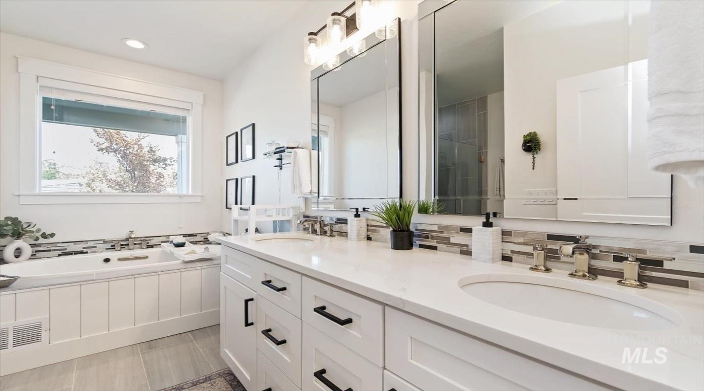 2171 West Valli-Hi Road Eagle, ID 83616 - Photo 14 of 45 Main floor Primary Suite bathroom