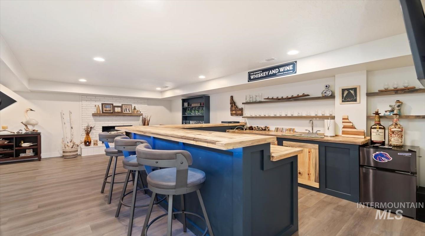 2171 West Valli-Hi Road Eagle, ID 83616 - Photo 23 of 45 Wet bar with wrap-around seating and undercounter lighting
