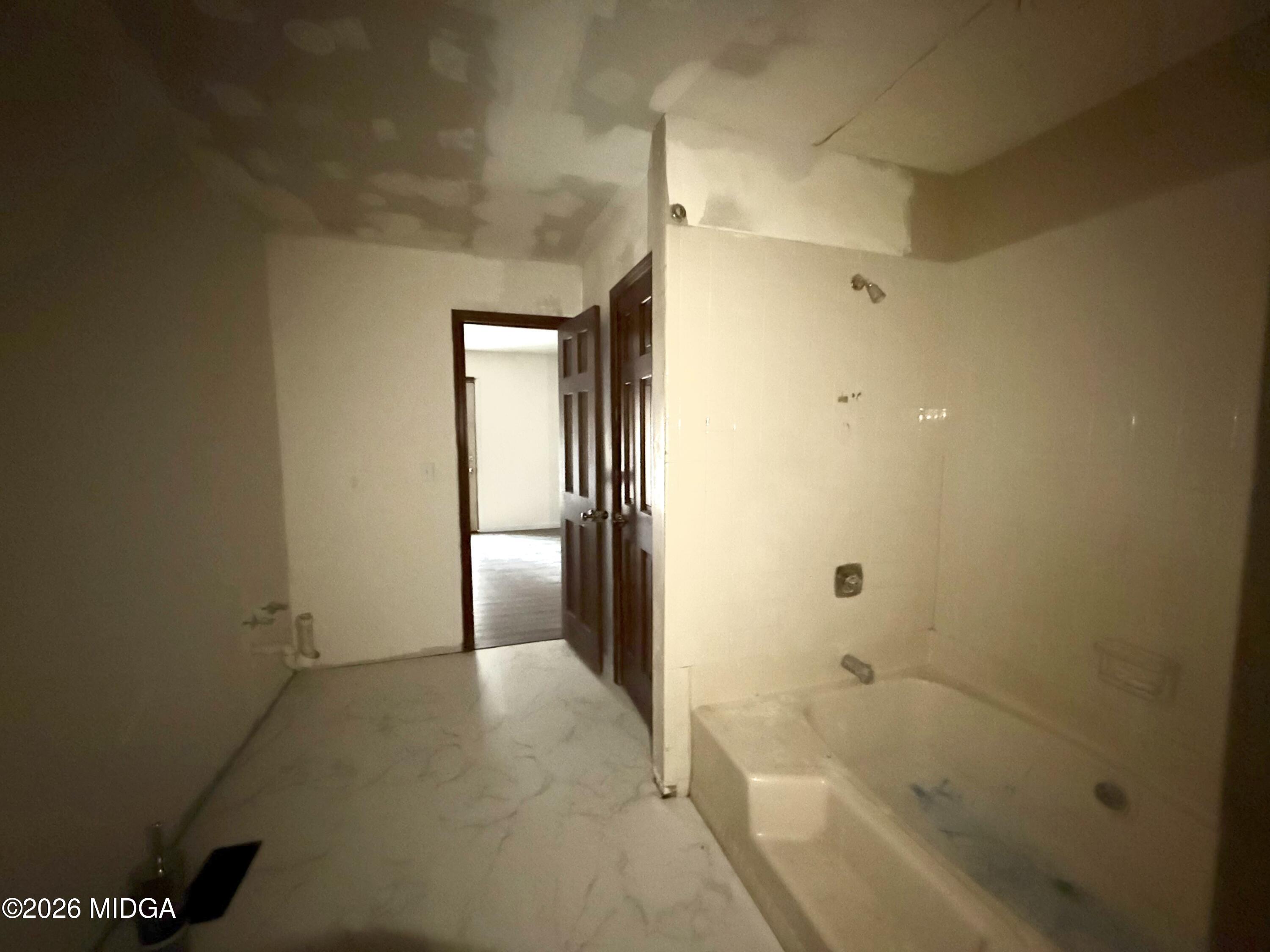 7020 Bethel Church Road Lizella, GA 31052 - Photo 37 of 55 master bath