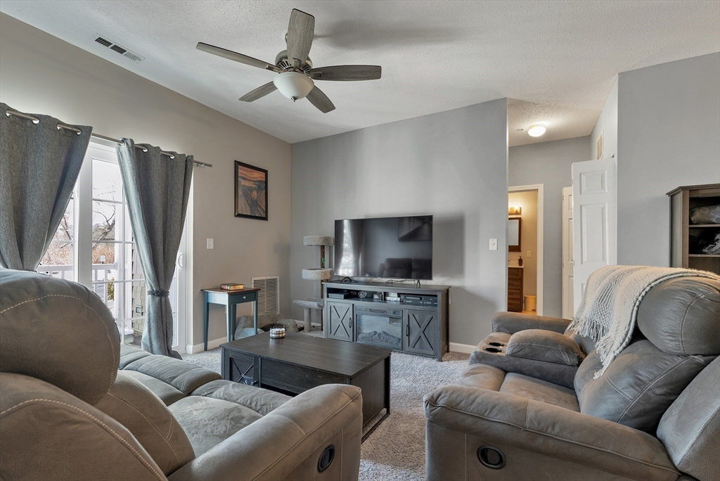 21 Hampshire Road, Unit 111 Methuen, MA 01844 - Photo 4 of 23