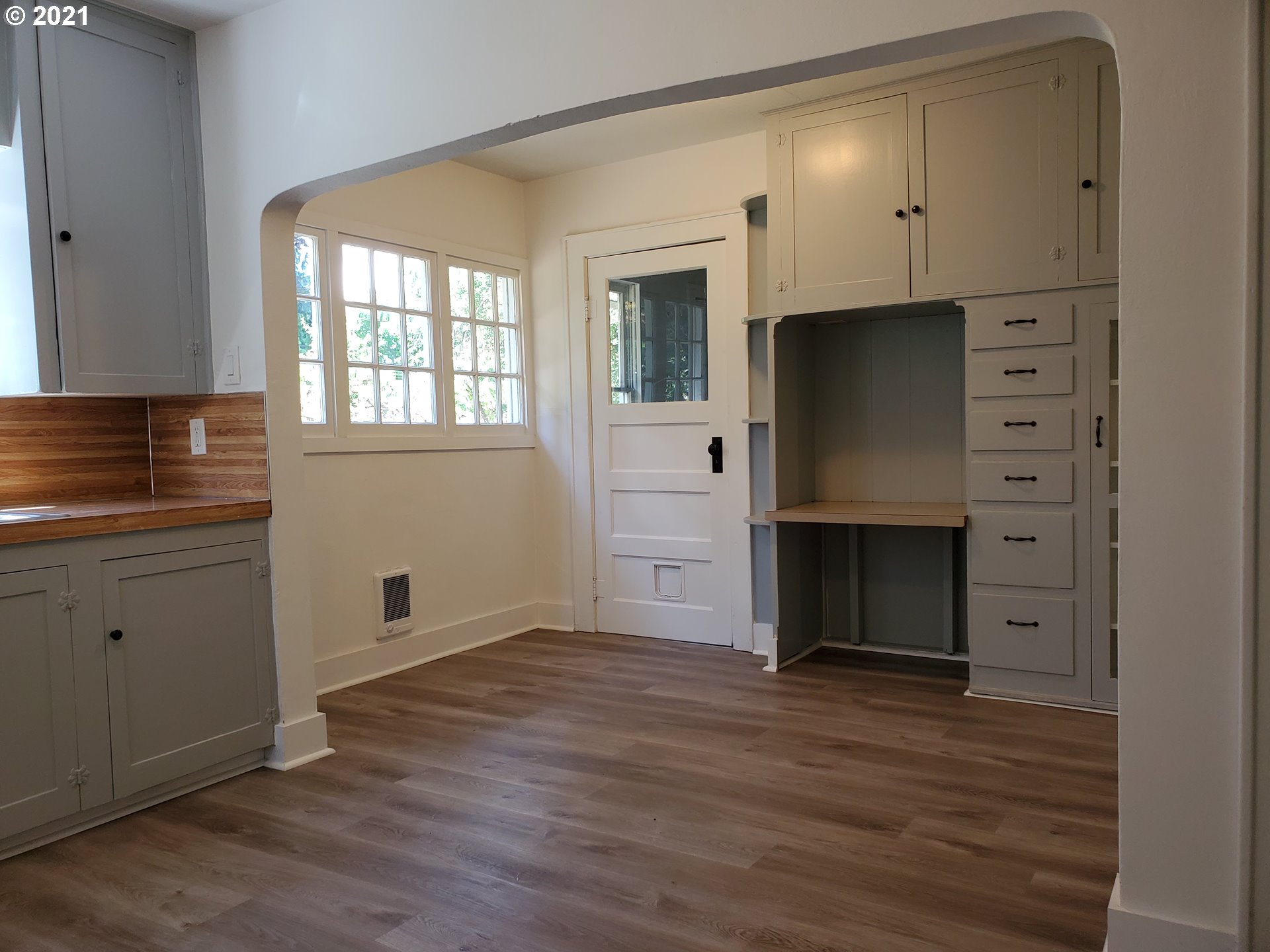 2320 Laura Street Springfield, OR 97477 - Photo 11 of 17