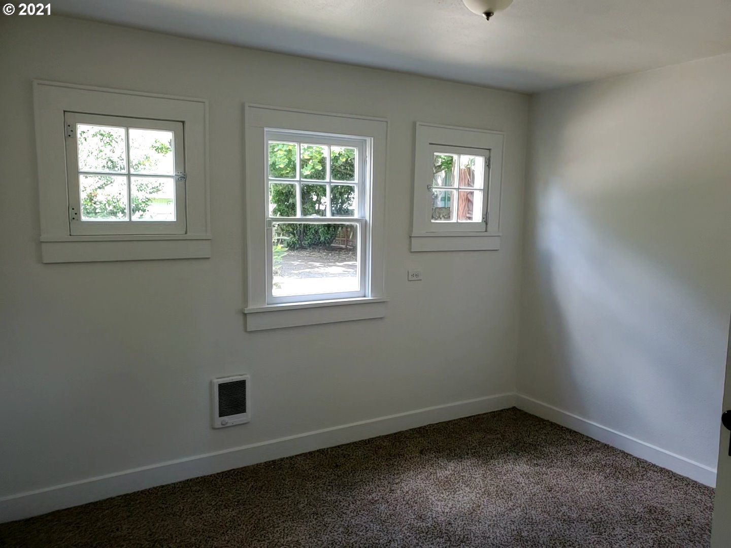 2320 Laura Street Springfield, OR 97477 - Photo 13 of 17