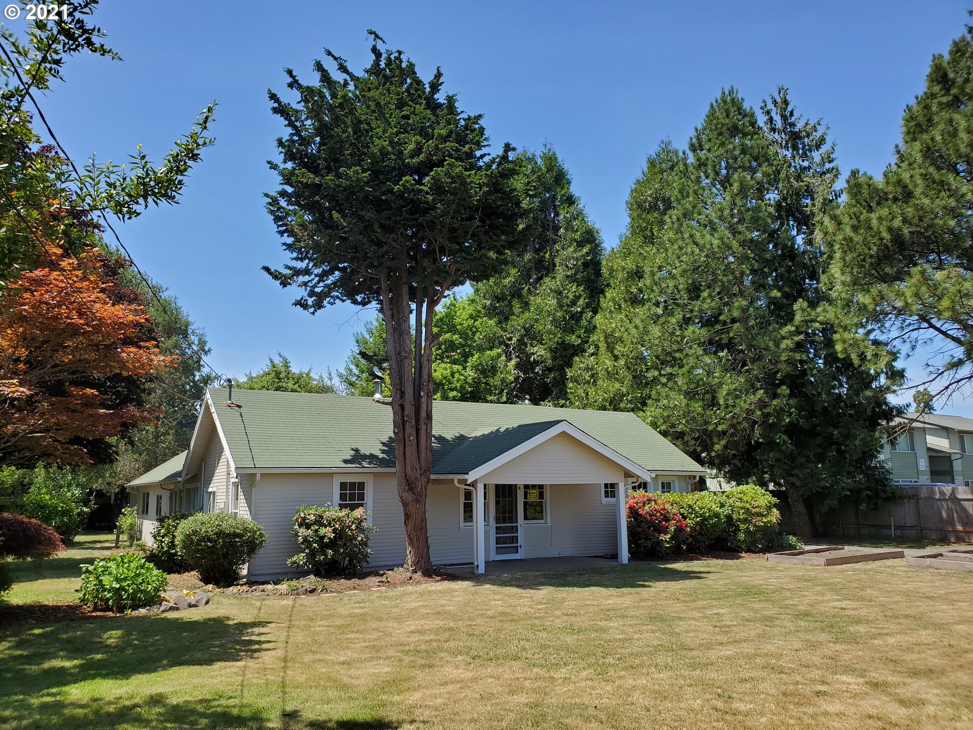 2320 Laura Street Springfield, OR 97477 - Photo 3 of 17