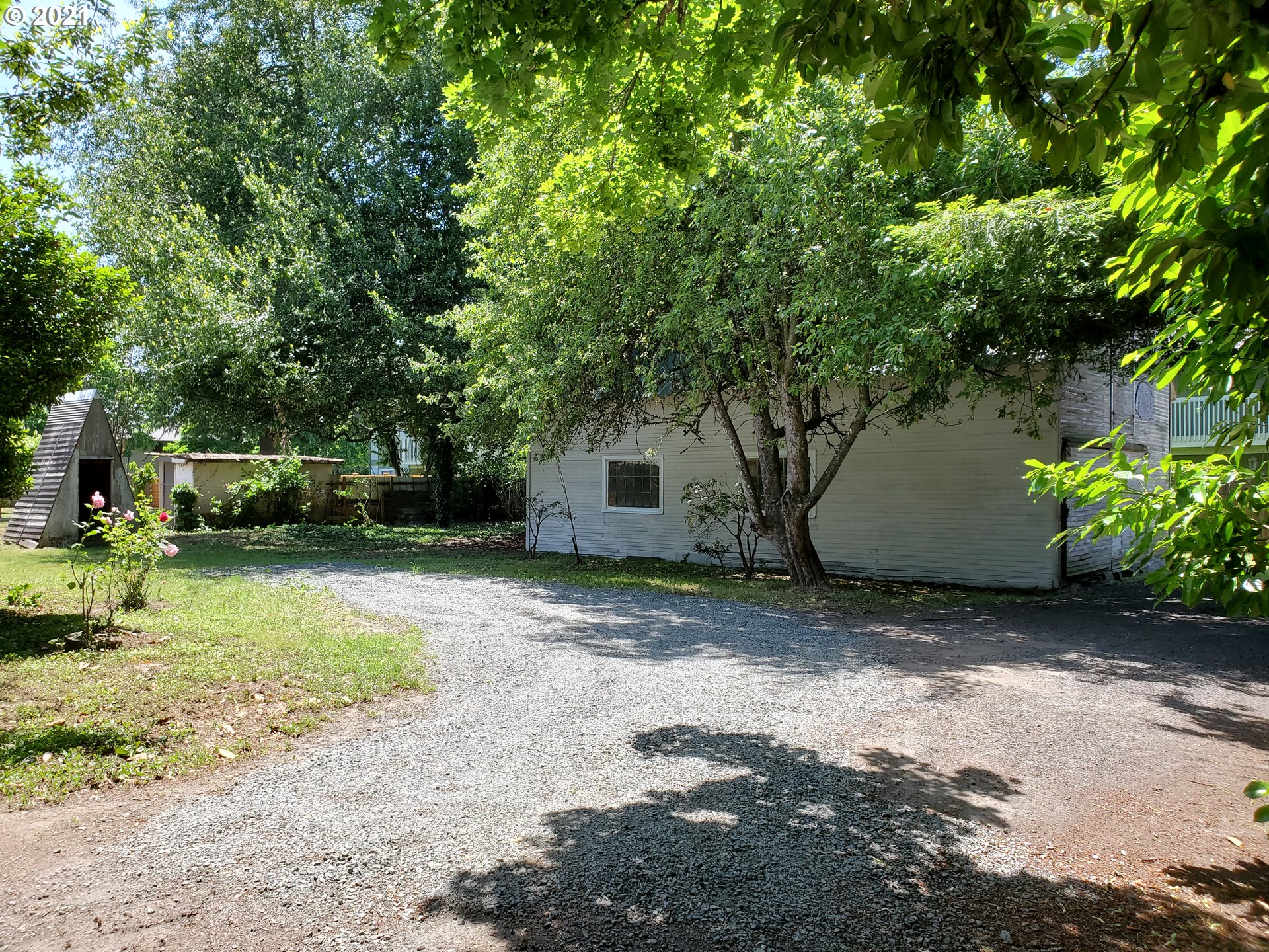 2320 Laura Street Springfield, OR 97477 - Photo 5 of 17