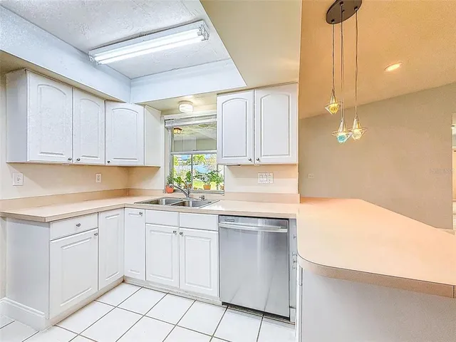 $583,000 | 1961 Canadiana Court, Dunedin, FL 34698