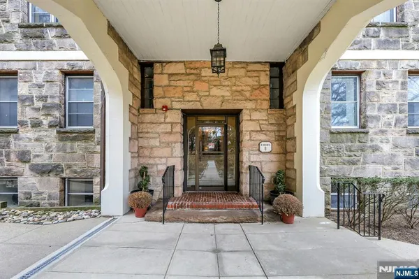 $439,000 | 100 East Palisade Avenue, Unit D45, Englewood, NJ 07631