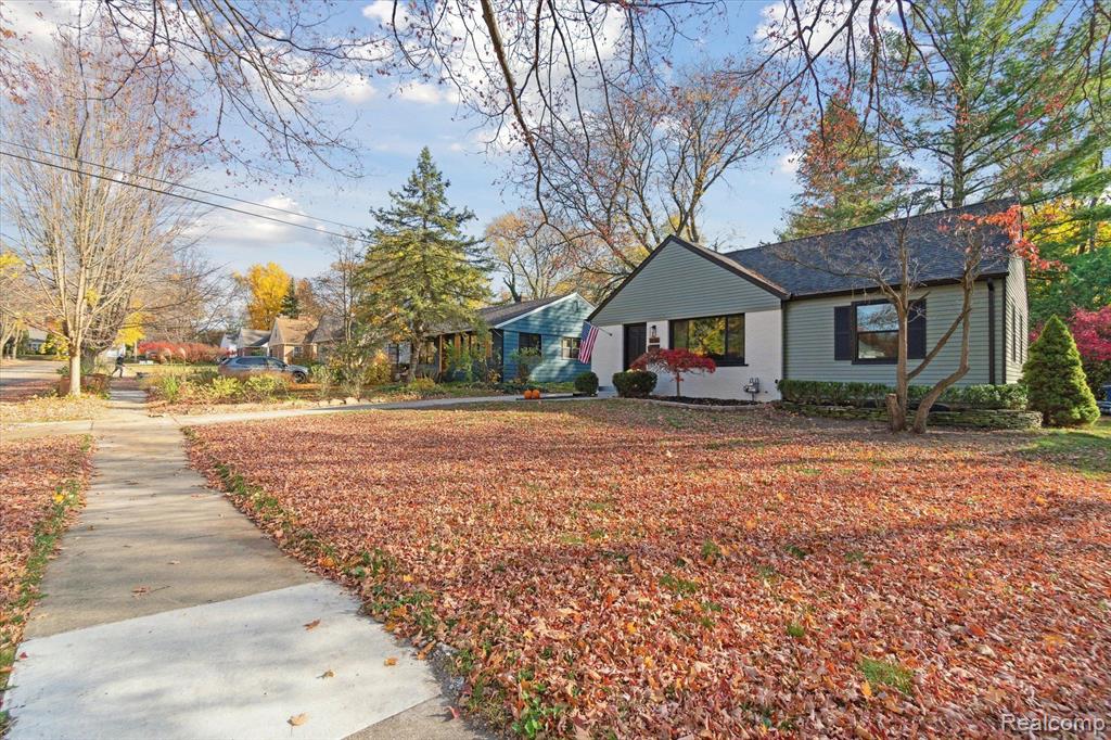 1636 Cherokee Road Ann Arbor, MI 48104 - Photo 4 of 53