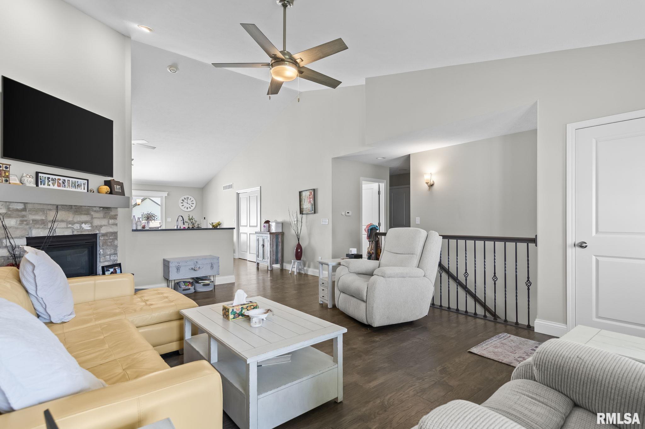 4605 Lasalle Court Springfield, IL 62711 - Photo 4 of 36