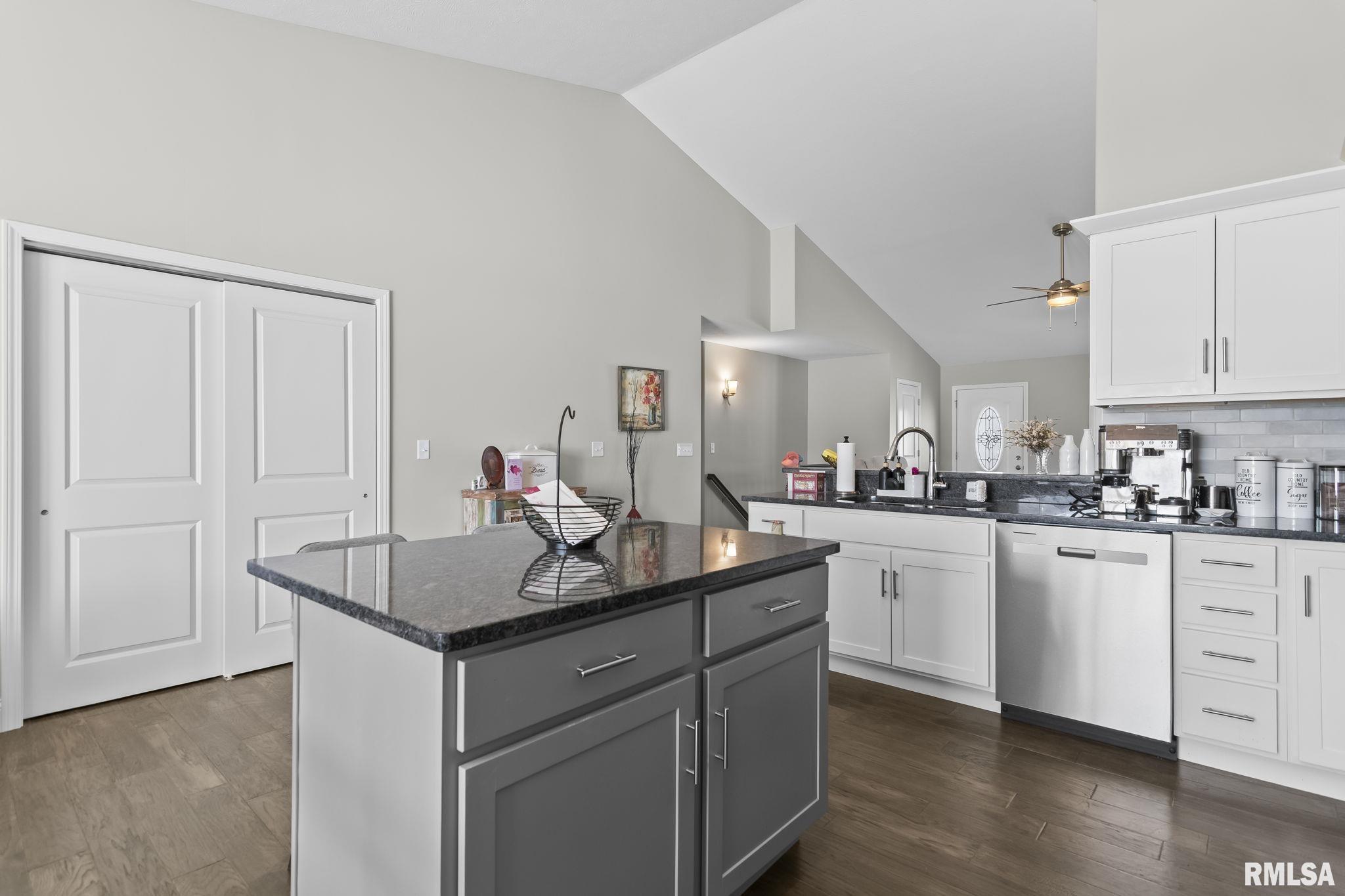 4605 Lasalle Court Springfield, IL 62711 - Photo 8 of 36