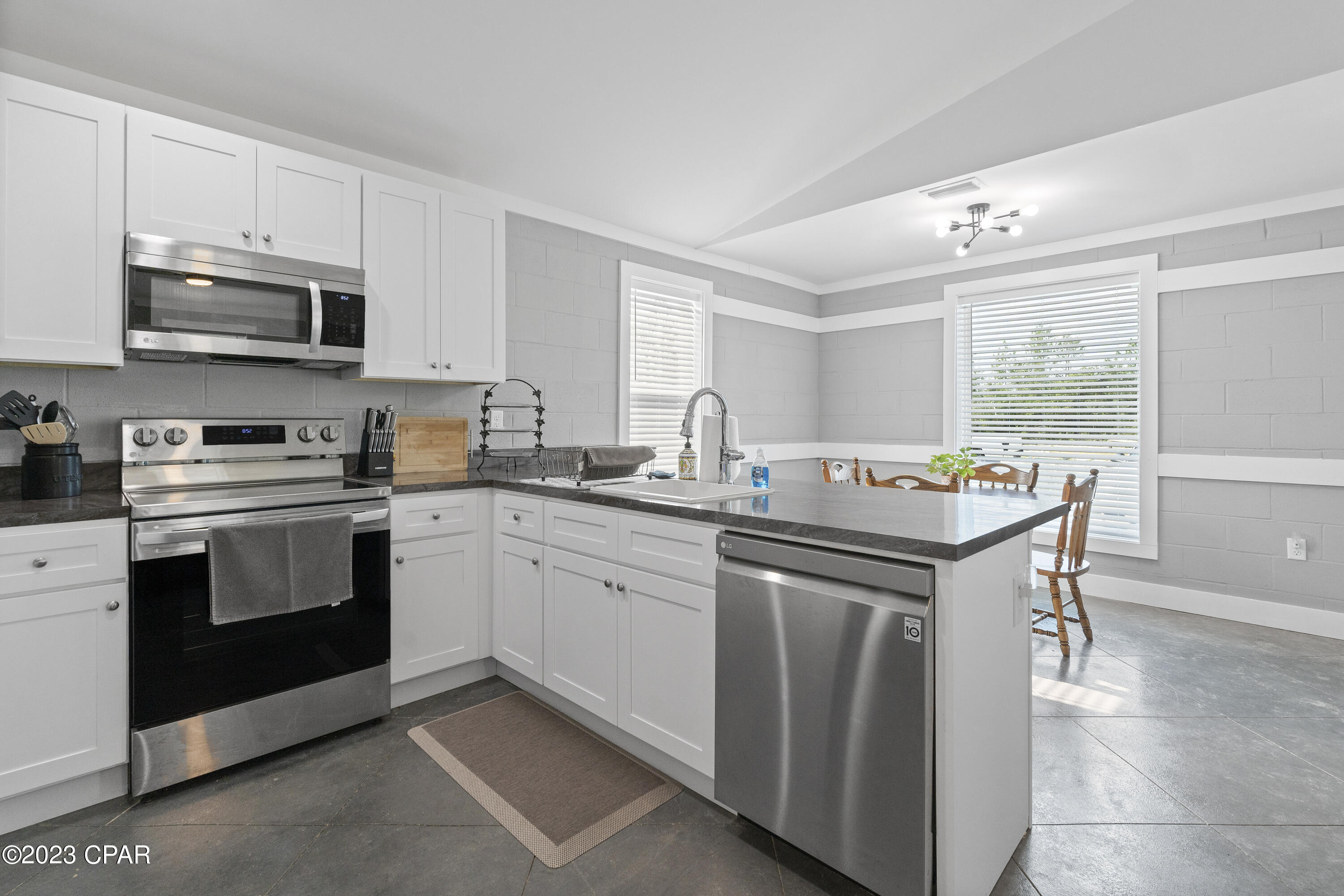 13701 Statler Avenue Youngstown, FL 32466 - Photo 7 of 26