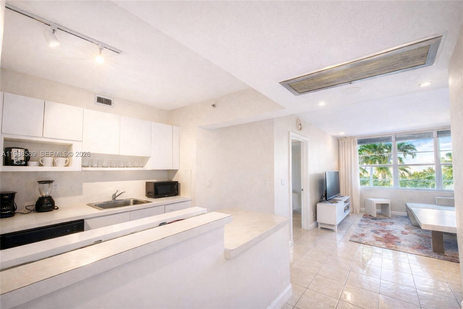 100 Lincoln Road, Unit 415 Miami Beach, FL 33139 - Photo 4 of 32