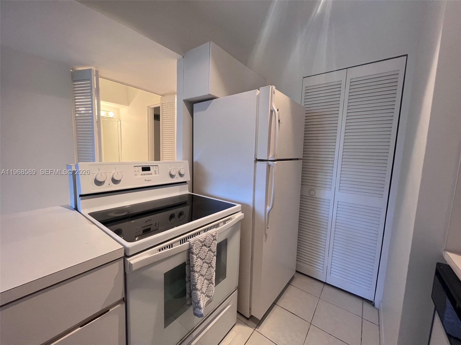 100 Lincoln Road, Unit 415 Miami Beach, FL 33139 - Photo 7 of 32