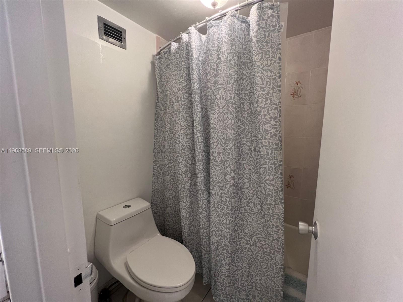 100 Lincoln Road, Unit 415 Miami Beach, FL 33139 - Photo 9 of 32