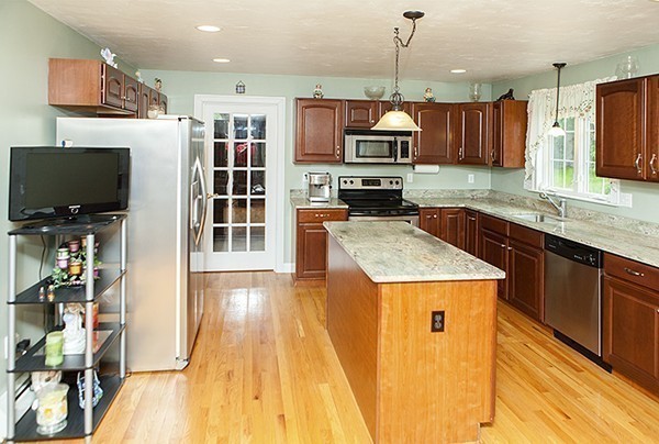 93 Forsythe Farm Road Northbridge, MA 01534 - Photo 10 of 25 Gallery Image 10