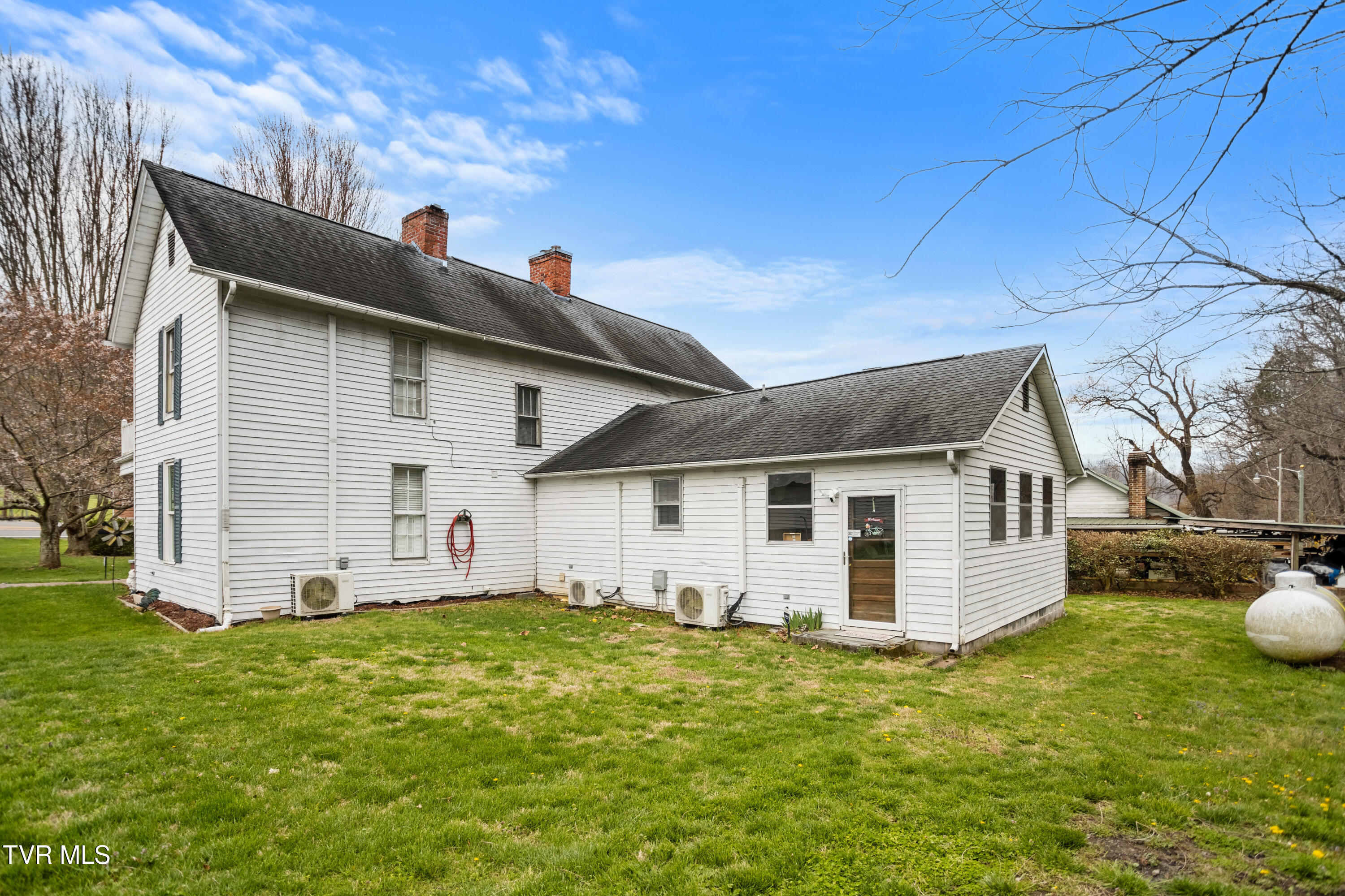 21786 Monroe Road Damascus, VA 24236 - Photo 11 of 47 177A2676-HDR_1