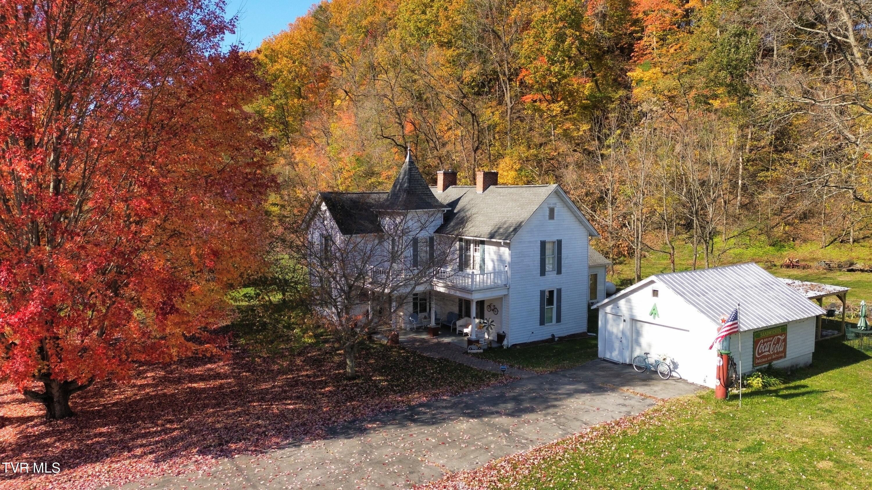 21786 Monroe Road Damascus, VA 24236 - Photo 3 of 47 dji_fly_20240928_231402_989_173021664473