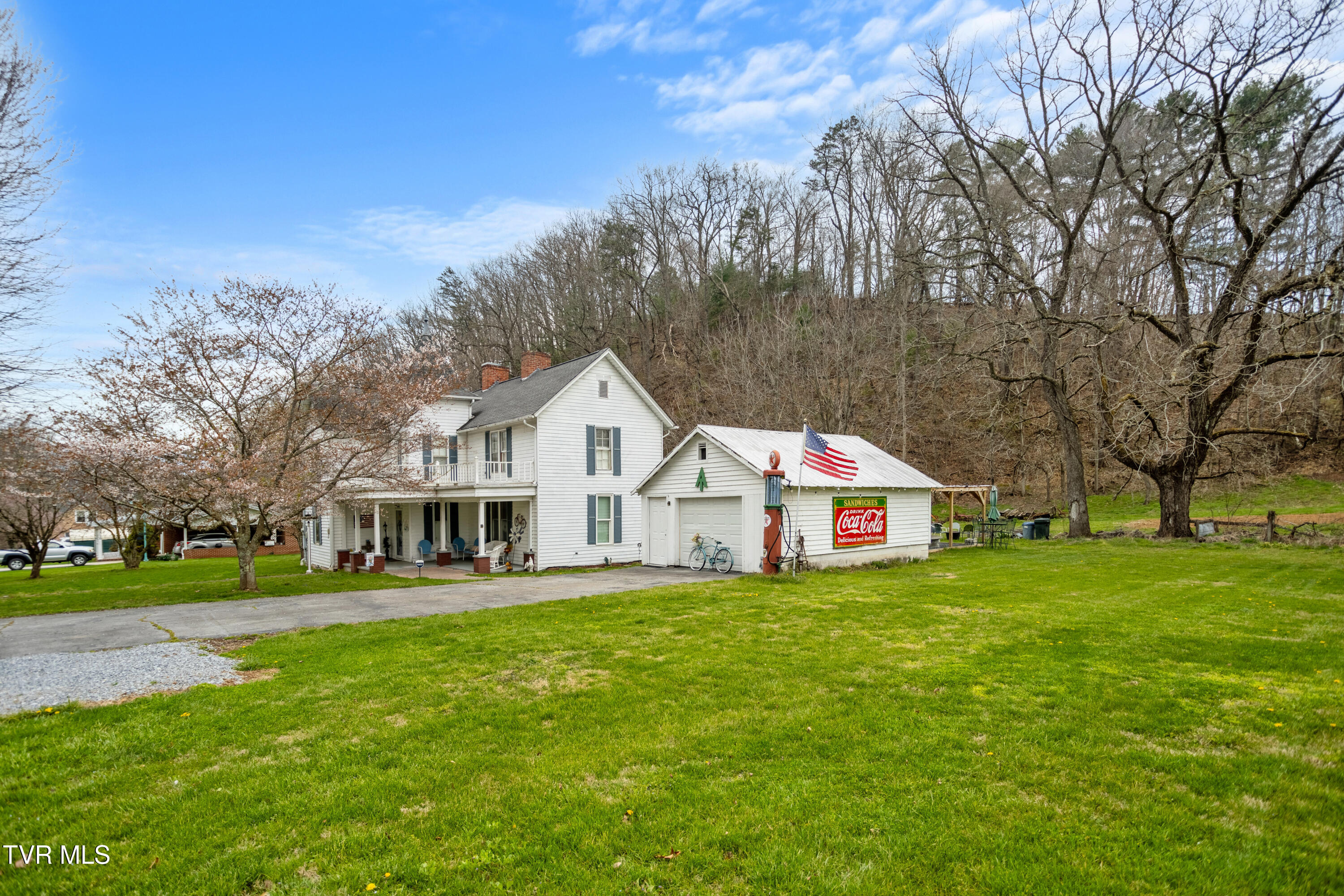 21786 Monroe Road Damascus, VA 24236 - Photo 8 of 47 177A2664-HDR_1