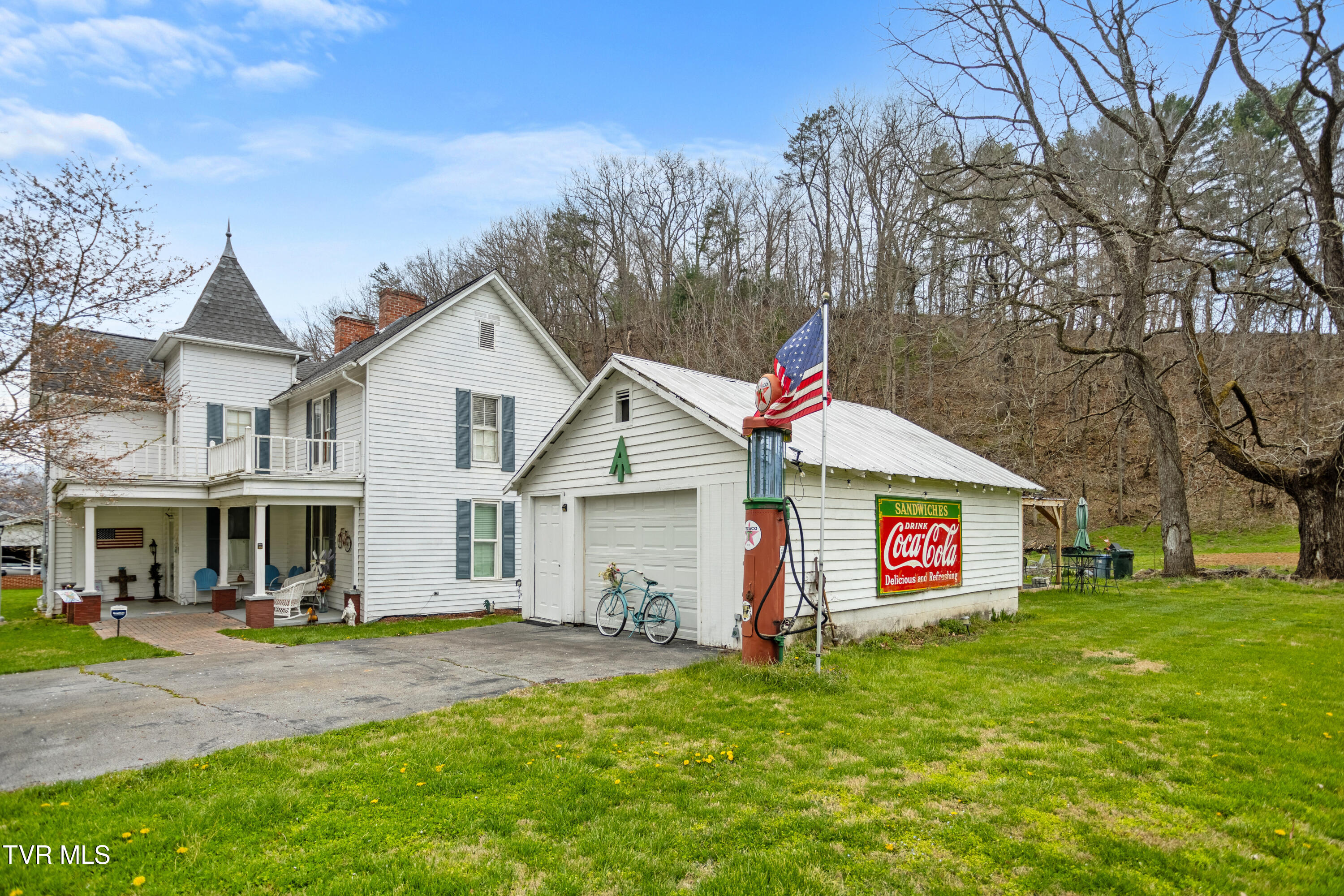21786 Monroe Road Damascus, VA 24236 - Photo 9 of 47 177A2668-HDR_1