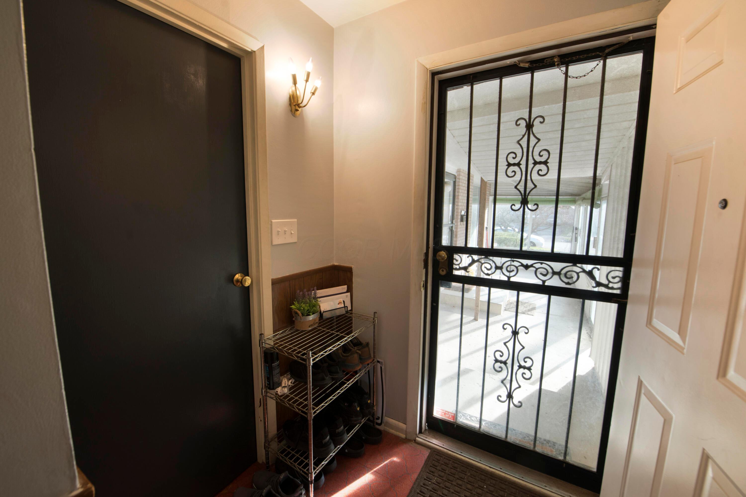 1564 Smith Road Columbus, OH 43207 - Photo 4 of 52 DRM_7432