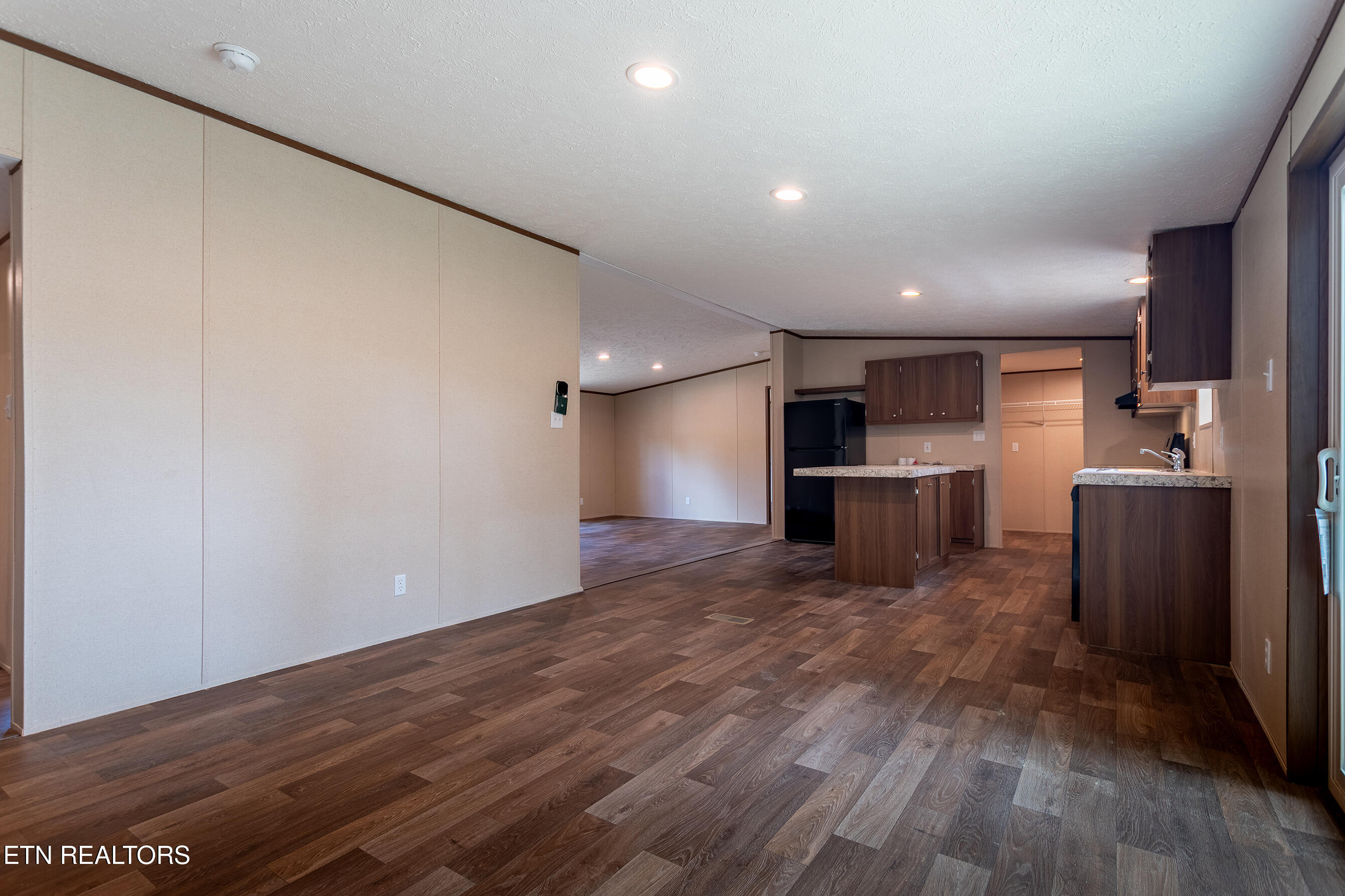 200 Burnett Lane Oneida, TN 37841 - Photo 11 of 36 200 Burnett Ln Oneida, TN DSC_4806-HDR