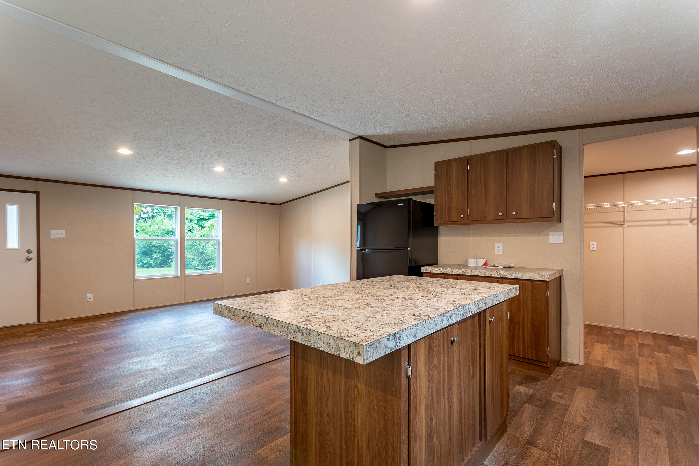 200 Burnett Lane Oneida, TN 37841 - Photo 13 of 36 200 Burnett Ln Oneida, TN DSC_4812-HDR