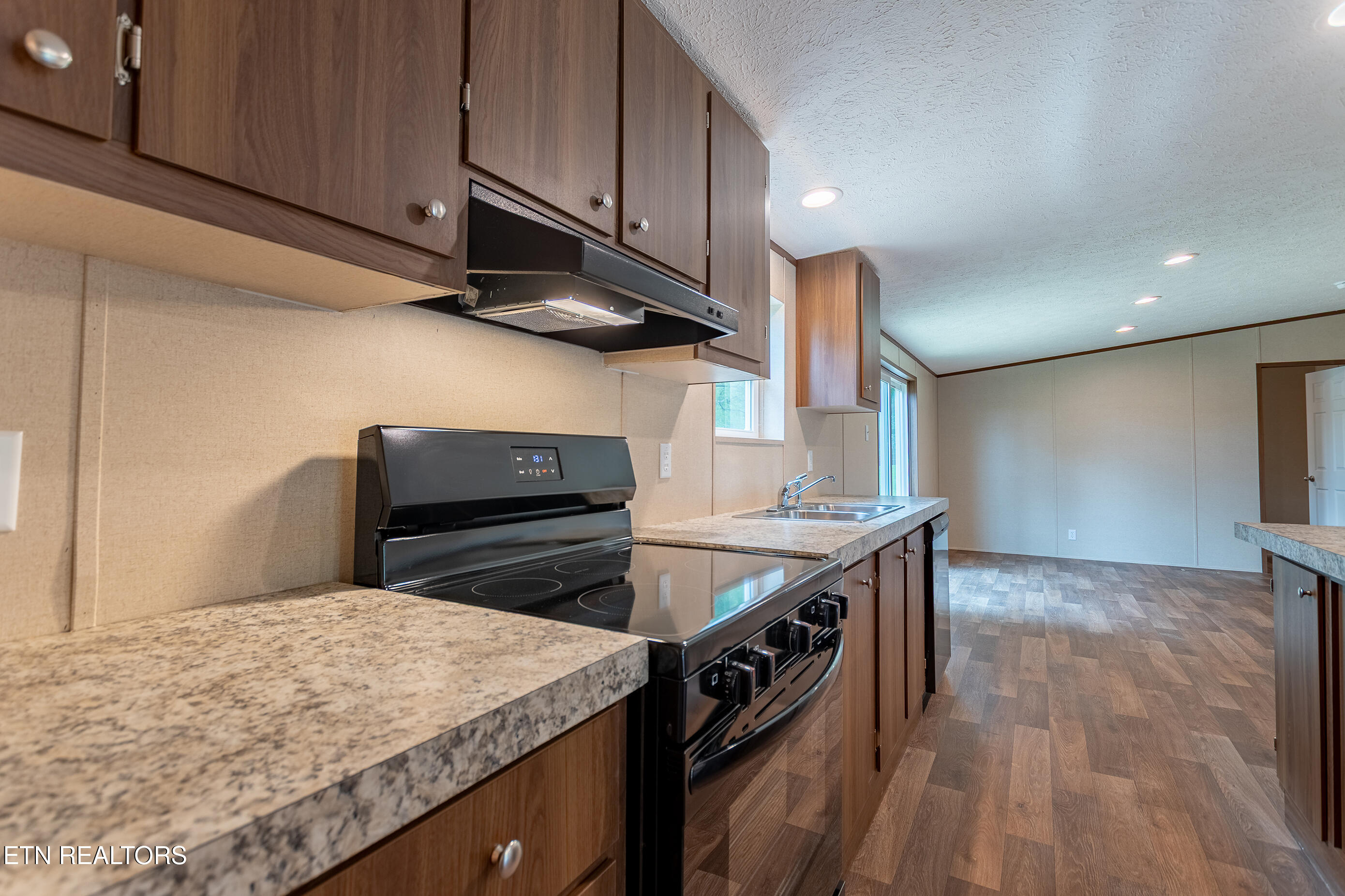 200 Burnett Lane Oneida, TN 37841 - Photo 14 of 36 200 Burnett Ln Oneida, TN DSC_4815-HDR